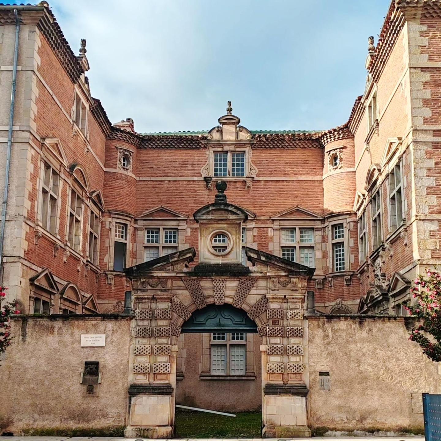 Appartement Bulle D'Antan En Coeur De Ville - Monument Classe Historique - Grand Jaccuzi Καστρ Εξωτερικό φωτογραφία
