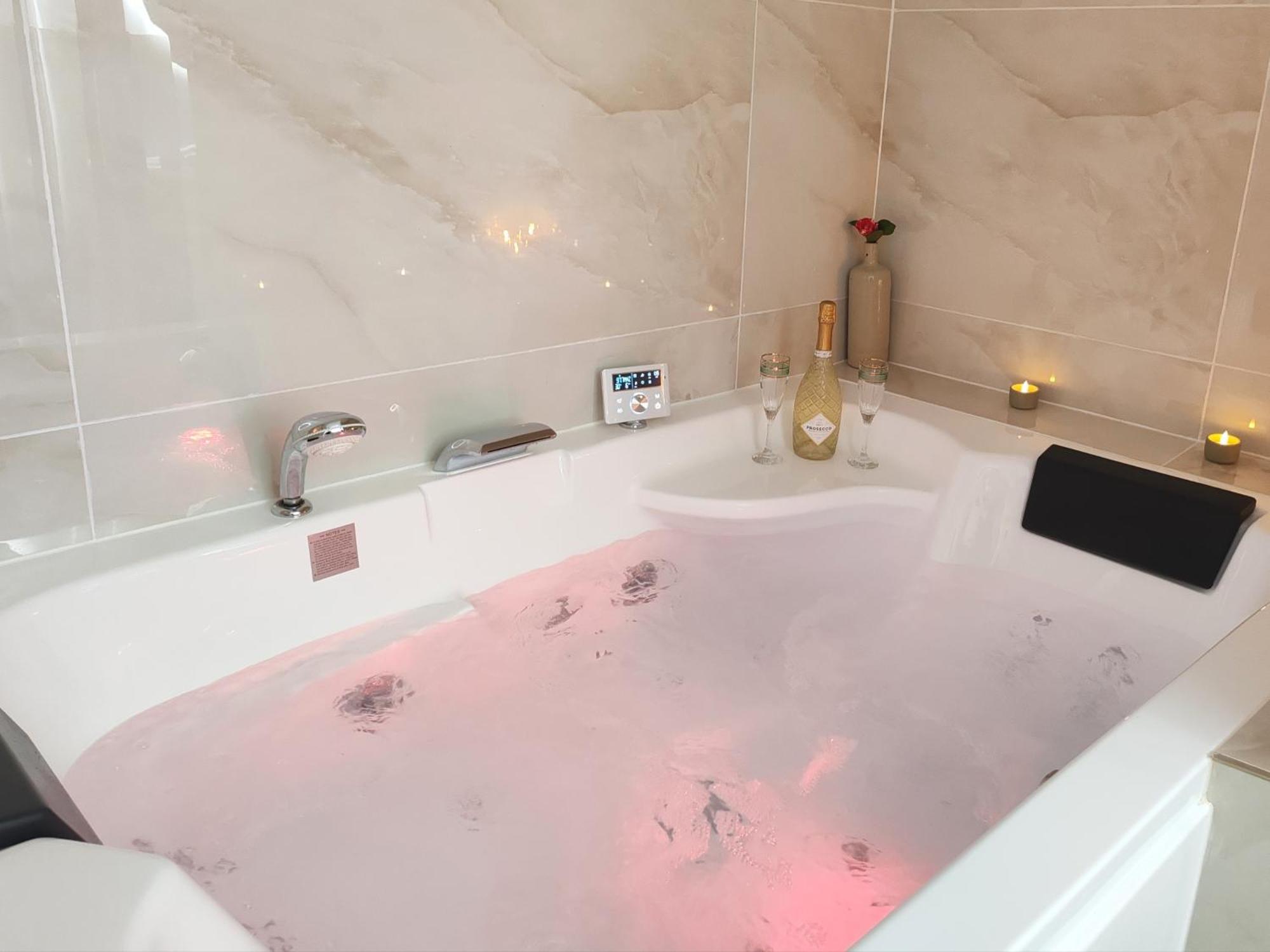 Appartement Bulle D'Antan En Coeur De Ville - Monument Classe Historique - Grand Jaccuzi Καστρ Εξωτερικό φωτογραφία